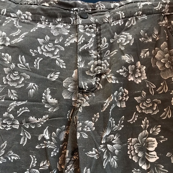 Men's shorts - Picture 2 of 4